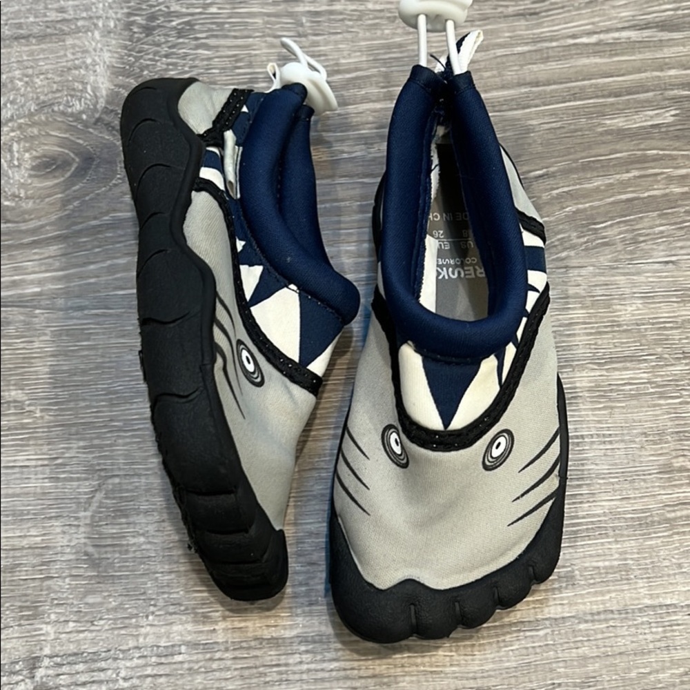 Toddler water shoes